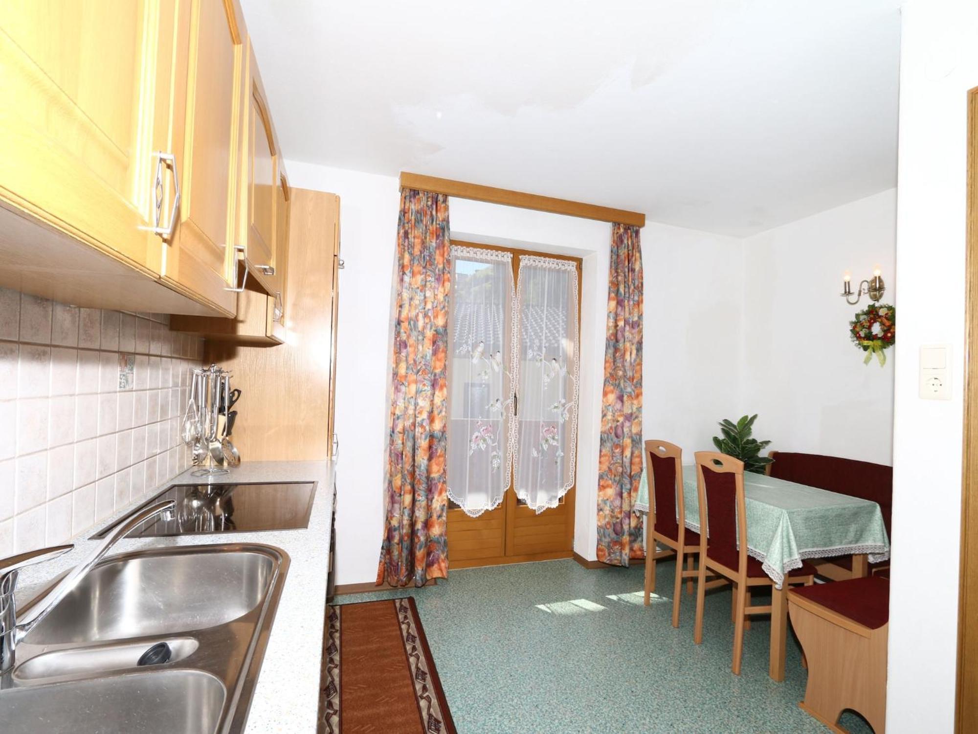 Apartment In Mayrhofen With A Balcony Exterior photo