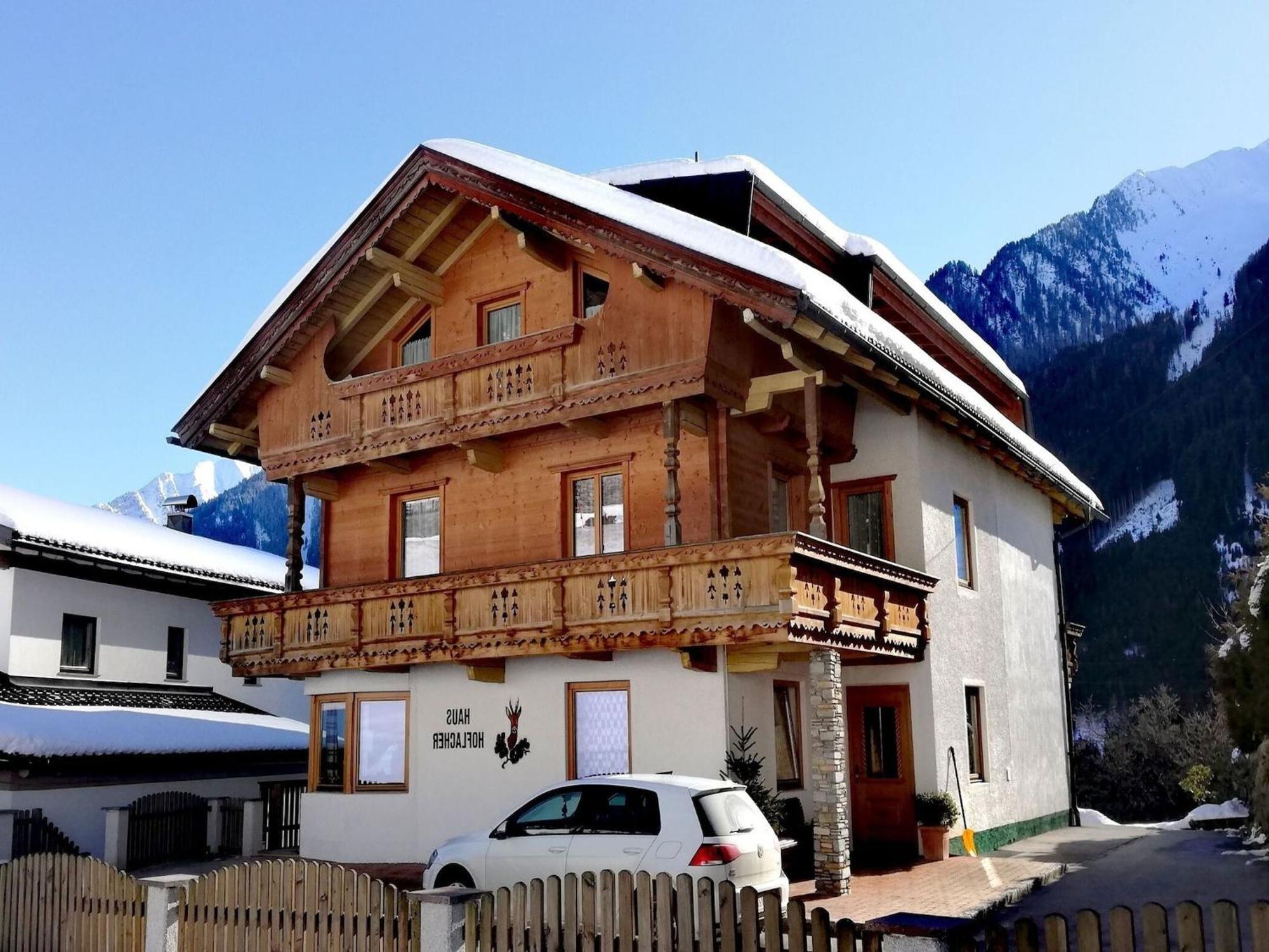 Apartment In Mayrhofen With A Balcony Exterior photo