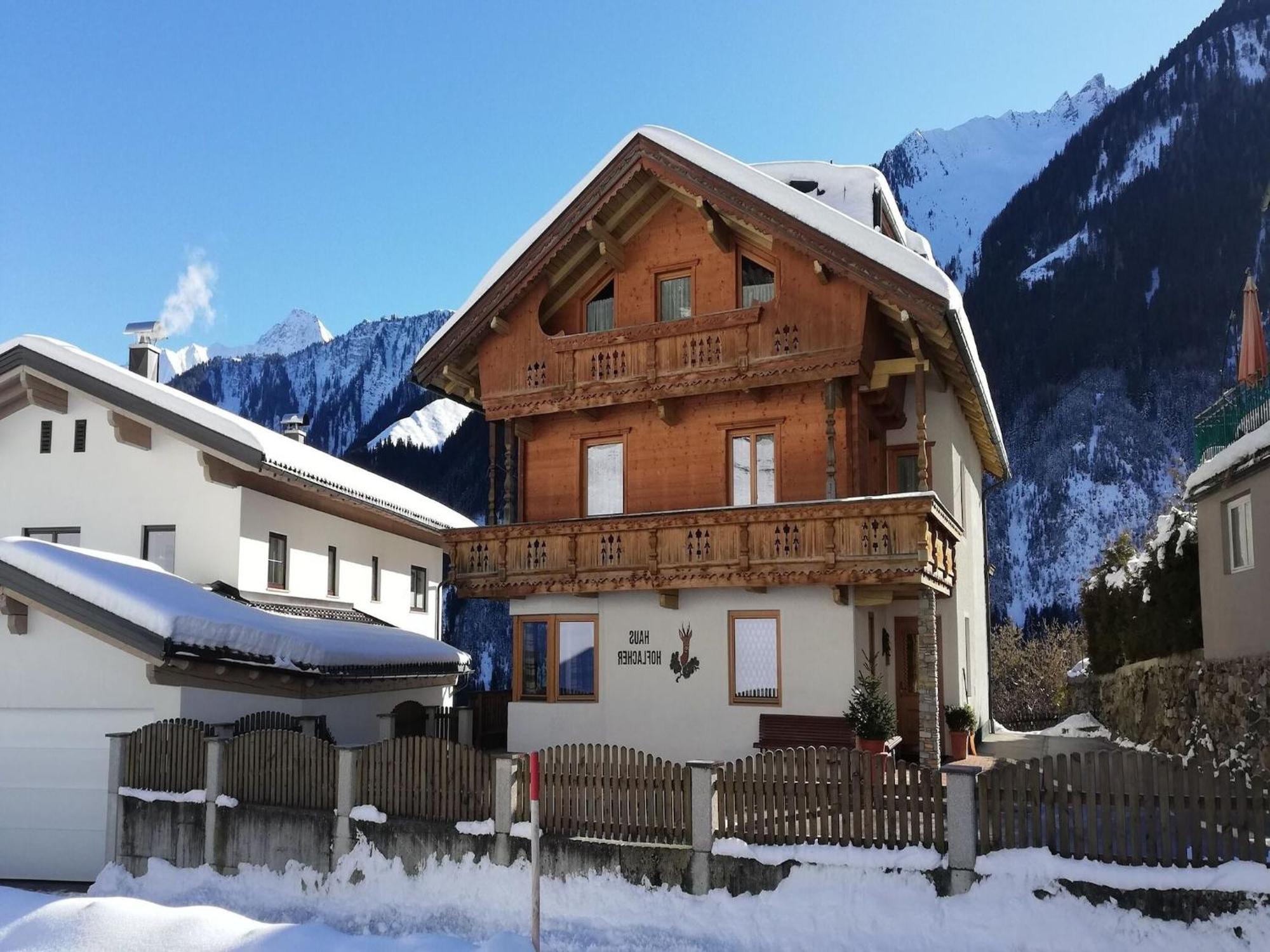 Apartment In Mayrhofen With A Balcony Exterior photo