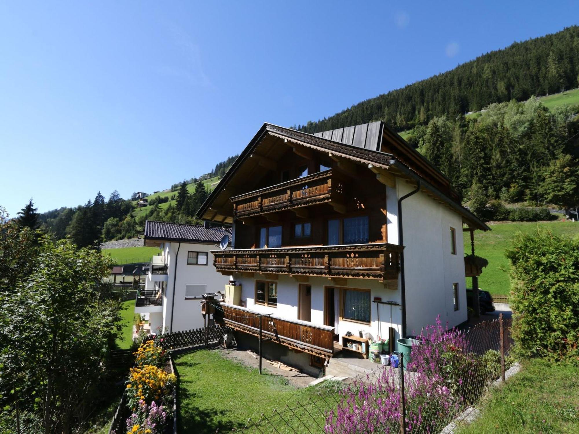 Apartment In Mayrhofen With A Balcony Exterior photo